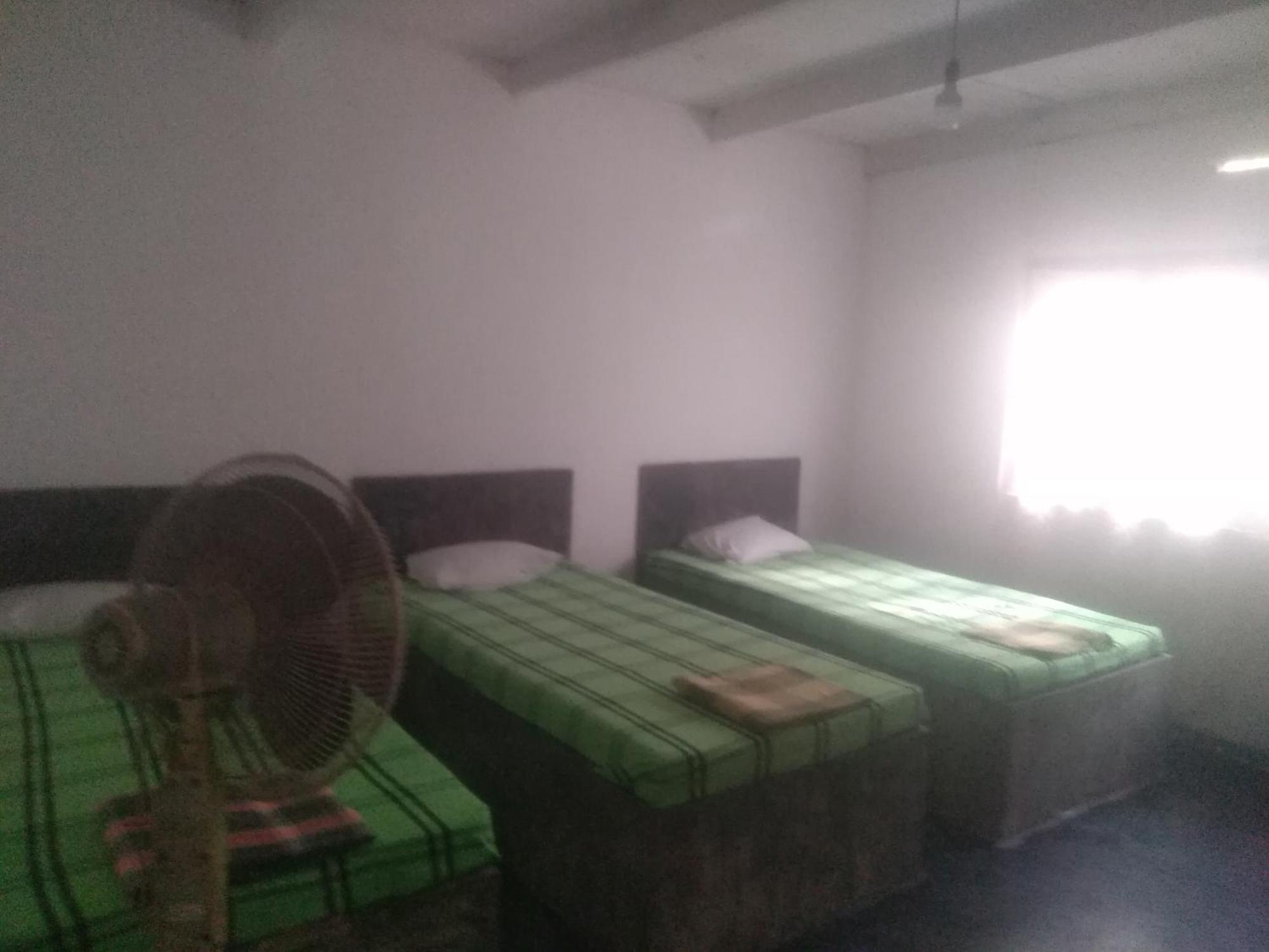 Sinharaja Hostel 114 Денияйя Номер фото